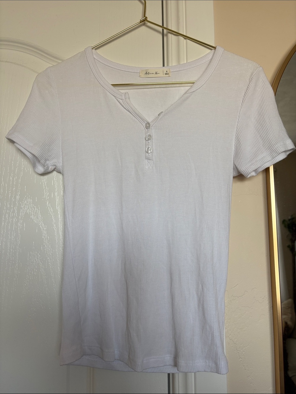 Active USA White Ribbed Scoop-Neck Short Sleeve Top